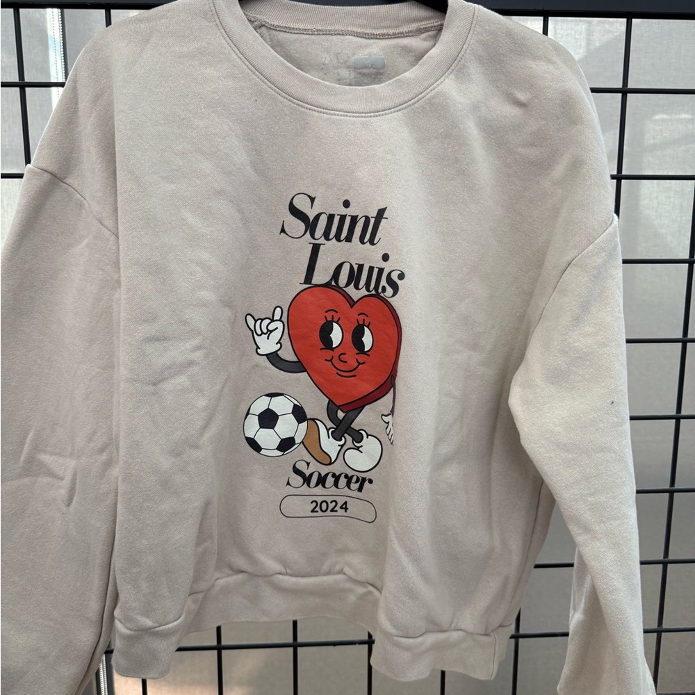 Cream Sweatshirt with Heart Graphic and Crew Neck